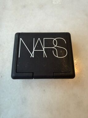 New NARS Pure Pops Single Eyeshadow in Goldfinger